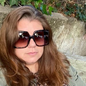 Meet your Posher, Leslie